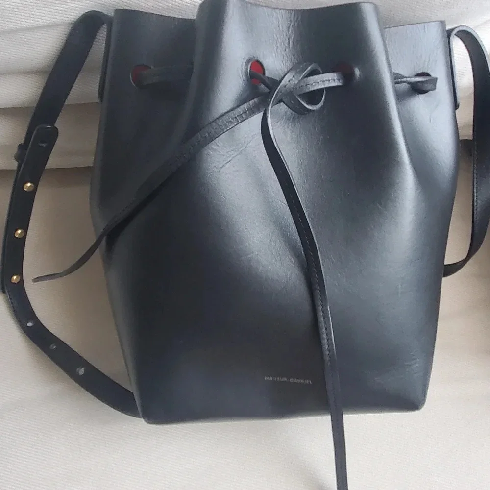 Authentic black leather Mansur Gavriel Bucket Bag in Excellent Condition